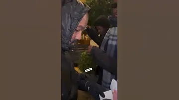 КАНЬЕ УЕСТ ОТКАЗАЛСЯ использовать ручку-кролика для автографа😭🤣